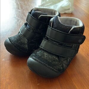 Stride Rite Size 5 SM Martin Boots